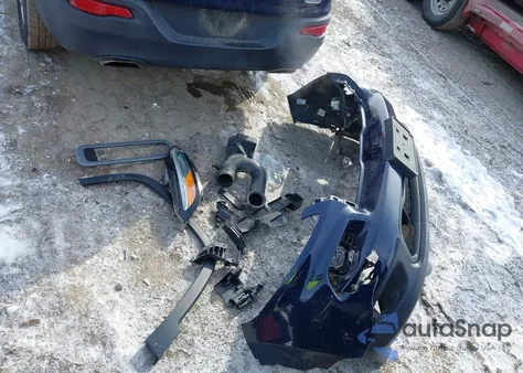 2016 Jeep Cherokee Latitude z USA, uszkodzony, nr VIN 1C4PJMCS4GW119922